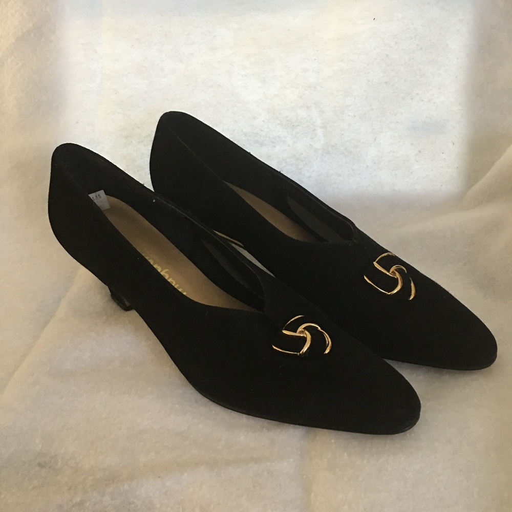 Magdesians black velvet heels